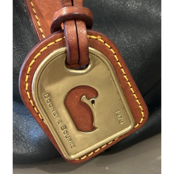 Dooney & Bourke All Weather Drawstring Bucket Bag Black/Tan Vintage AWL w/ Pouch - Picture 4 of 14